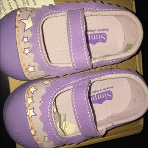 Simple vegan lavender toddler shoes